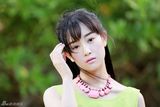 组图:张檬绿裙小清新写真 静立风中回眸惹人怜