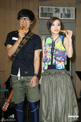 组图：卢广仲不畏台风彩排 郭采洁探班送补品