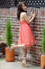 幻灯图：韩国女演员刘贤京个人写真集发布会