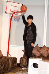 组图：罗志祥获专属摄影棚 放言不获奖即转战台语歌