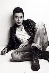 组图：万思维野性写真儒雅男变性感