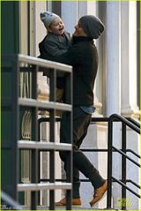 组图：奥兰多带子出街骑大马 小弗林吐舌卖萌