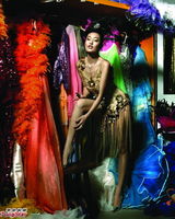 组图：熊黛林拍月历极致蛊惑 Angelababy变身天使