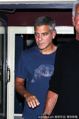 组图：皮特好事将近包场宴请好友乔治-克鲁尼