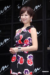 组图：侯佩岑天心性感PK 与吴宗宪再度合作