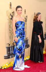 高清组图：第82届奥斯卡红毯 玛吉与彼得相携亮相