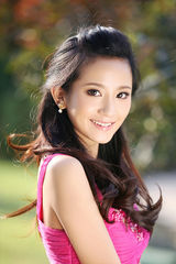 组图：解惠清曝初春写真 青春靓丽透温婉气质