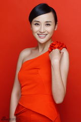 组图：傅淼拍写真大片 红粉紫“三面娇娃”贺新岁  