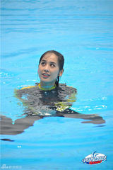 组图：《星跳跃》黄圣依回归迎车轮战强训