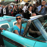 组图：凯蒂佩里蓝发爆乳似芭比 斗鸡眼表情鬼马