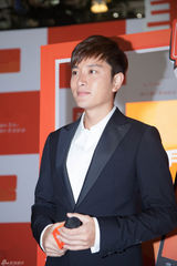 组图：贾乃亮助阵活动阳光亲和 与粉丝互动