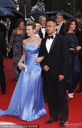 组图：《天注定》姜武携手性感女星亮相红毯