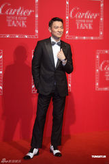 组图：贝鲁奇秀中文 刘德华为爱女减工作量