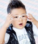 组图：石头可爱幼时照 纯爷们儿也可以这么萌