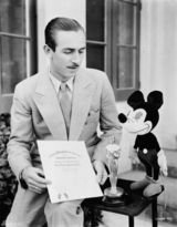 组图：迪士尼诞辰111周年 珍贵私照独家曝光