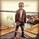 组图：5岁时尚小潮男走红网络迷倒女粉丝