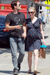 组图：《真爱如血》主演安娜与斯蒂芬恩爱逛街