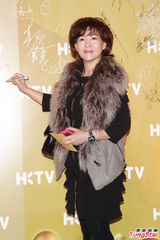 组图：香港电视办圣诞派对 王维基招揽亚视弃将