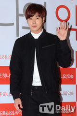 组图：神起允浩张赫助阵《另一个约定》VIP试映