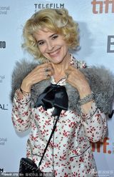 组图：《美好的时光》首映 阿尔丹搭貂皮显贵气