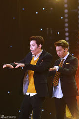 组图：榜上榜首期SJ-M夺一位 节目显稚嫩