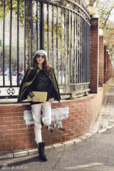 组图：张俪街拍示范帽子戏法 摩登百变玩味混搭