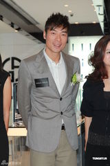 高清组图：许志安和名模出席商店开幕礼