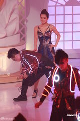组图：2012港姐竞选现场 众佳丽热辣表演
