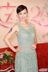 组图：翁虹蕾丝装撑亚姐启动 选美考虑引变性人