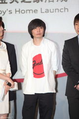 组图：高以翔张亚东孙周吕燕等群星上海做活动