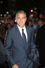 组图：乔治克鲁尼出席新片《总统杀局》红地毯