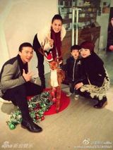 组图：众星欢乐庆圣诞 Angela可爱林志玲性感