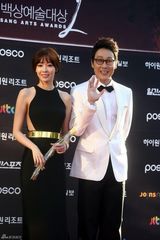 高清组图：众星亮相48届百想艺术大赏红地毯