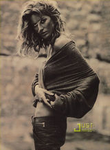 高清图：吉赛尔-邦辰登杂志封面 露半胸走颓废风