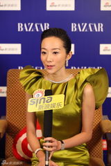 组图：韩雪明星慈善夜专访 忙新剧睡3小时