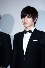 组图：韩团INFINITE正装出席演唱会电影媒体首映式