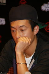 高清图：陈冠希上海出席活动 表情丰富活力四射