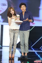 组图：王心凌开心办庆生会 许愿当包租婆