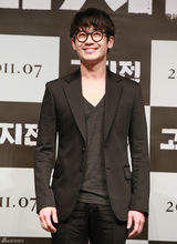 高清图：高修申河均宣传《高地战》 金玉彬红发抢镜