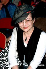 幻灯图：陈宝珠粤剧唱进红馆 尾场演出历经丧母痛 