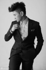 组图：吴奇隆拍杂志520特刊 称一直相信爱情