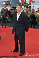 组图：北野武红毯走秀 面瘫无表情更显成熟魅力