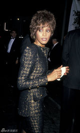 组图：惠特尼去世一周年 巨星珍贵旧照曝光