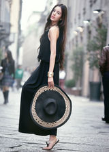 组图：温心流苏黑裙搭配镂空花边大沿帽