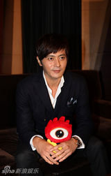 组图：张东健宣传《危险关系》大谈爱情观