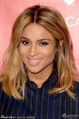 组图：席亚拉干练现身格莱美 帅气西装御姐范