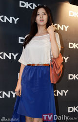 组图：少女时代郑丽媛等盛装出席品牌时尚秀