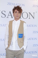 组图：江若琳白衣亮相秀性感 爱漂亮保养有方