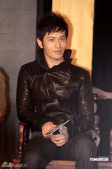 幻灯图：甄子丹称不再拍《叶问》 熊黛林赞其好男人