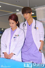 组图：探班《急诊男女》 宋智孝崔振赫救人忙